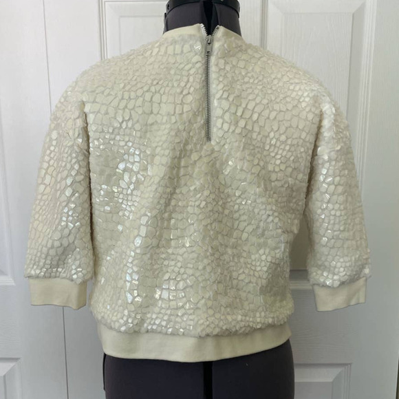 NWT French Connection Cream 3/4 Sleeve Frosty Polar Top with Scales, Size 0 🔴 - Picture 3 of 3
